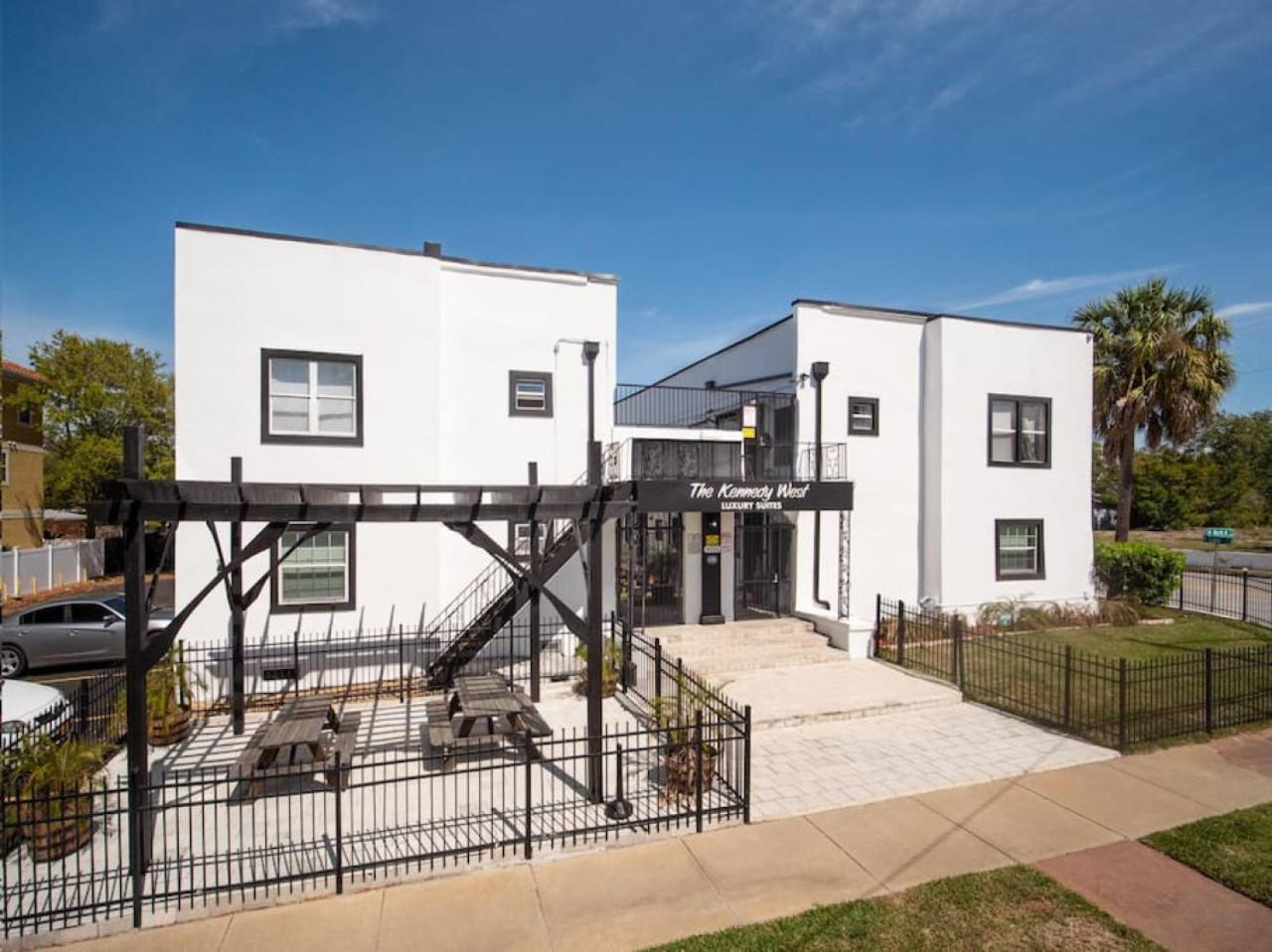 Modern Westshore Tampa Exterior photo